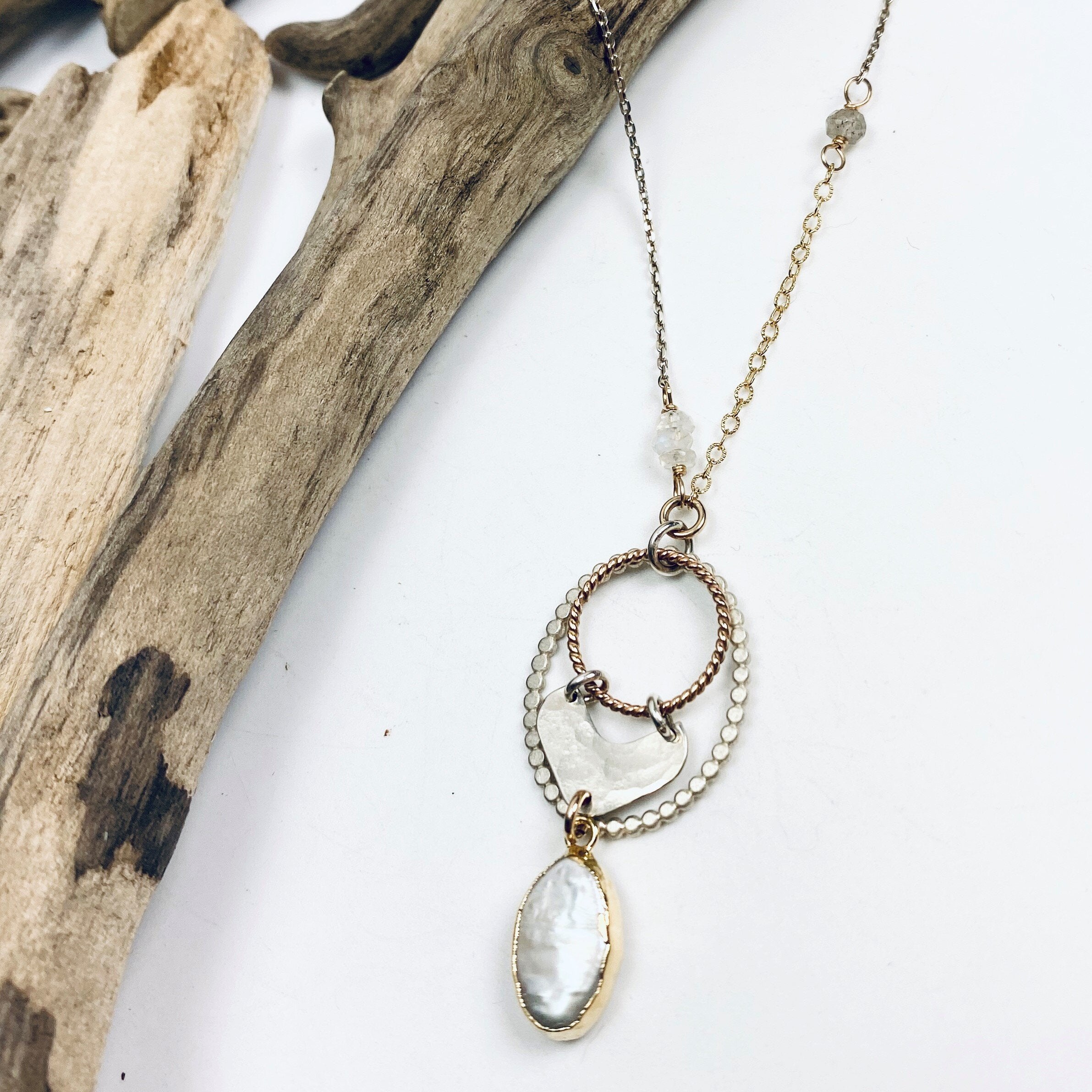 Pearl Details Necklace
