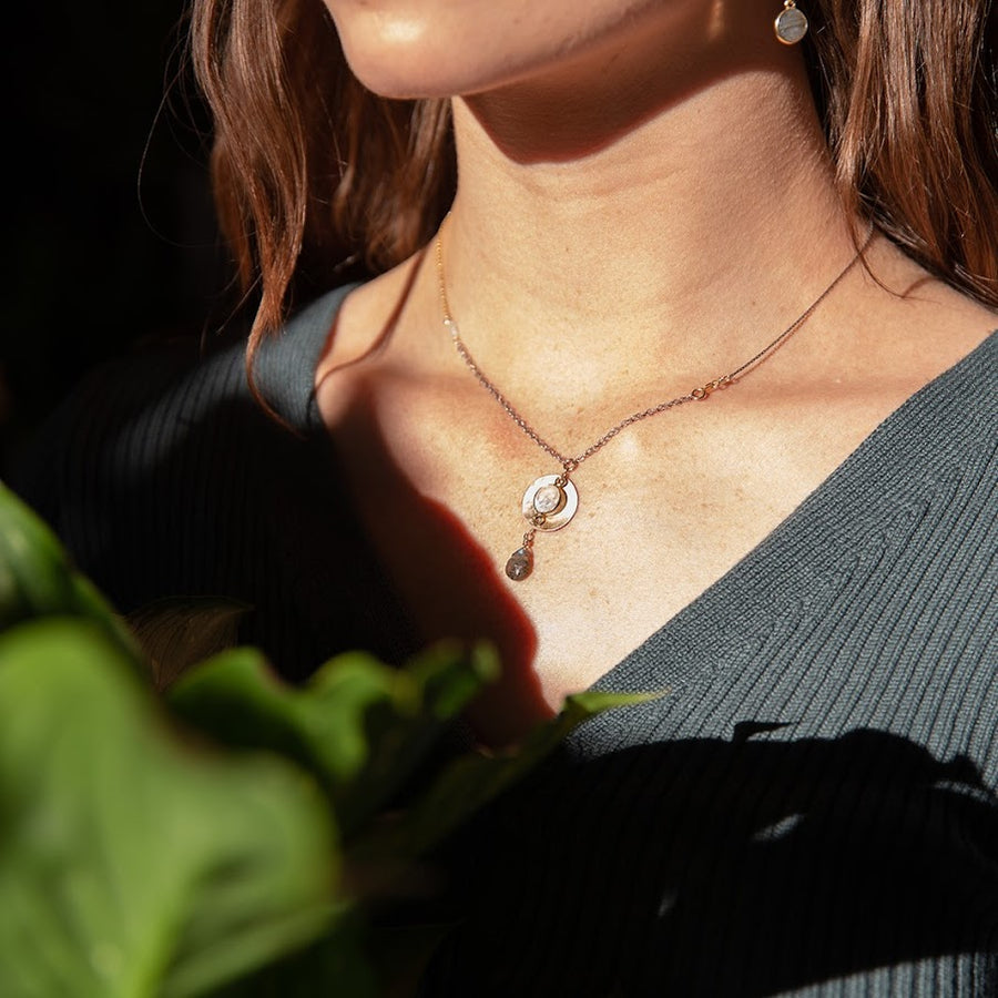 Flashing Gemstone Disc Necklace