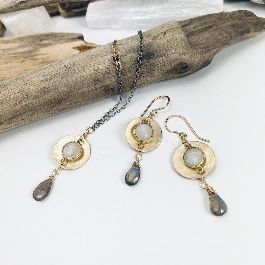 Flashing Gemstone Disc Necklace