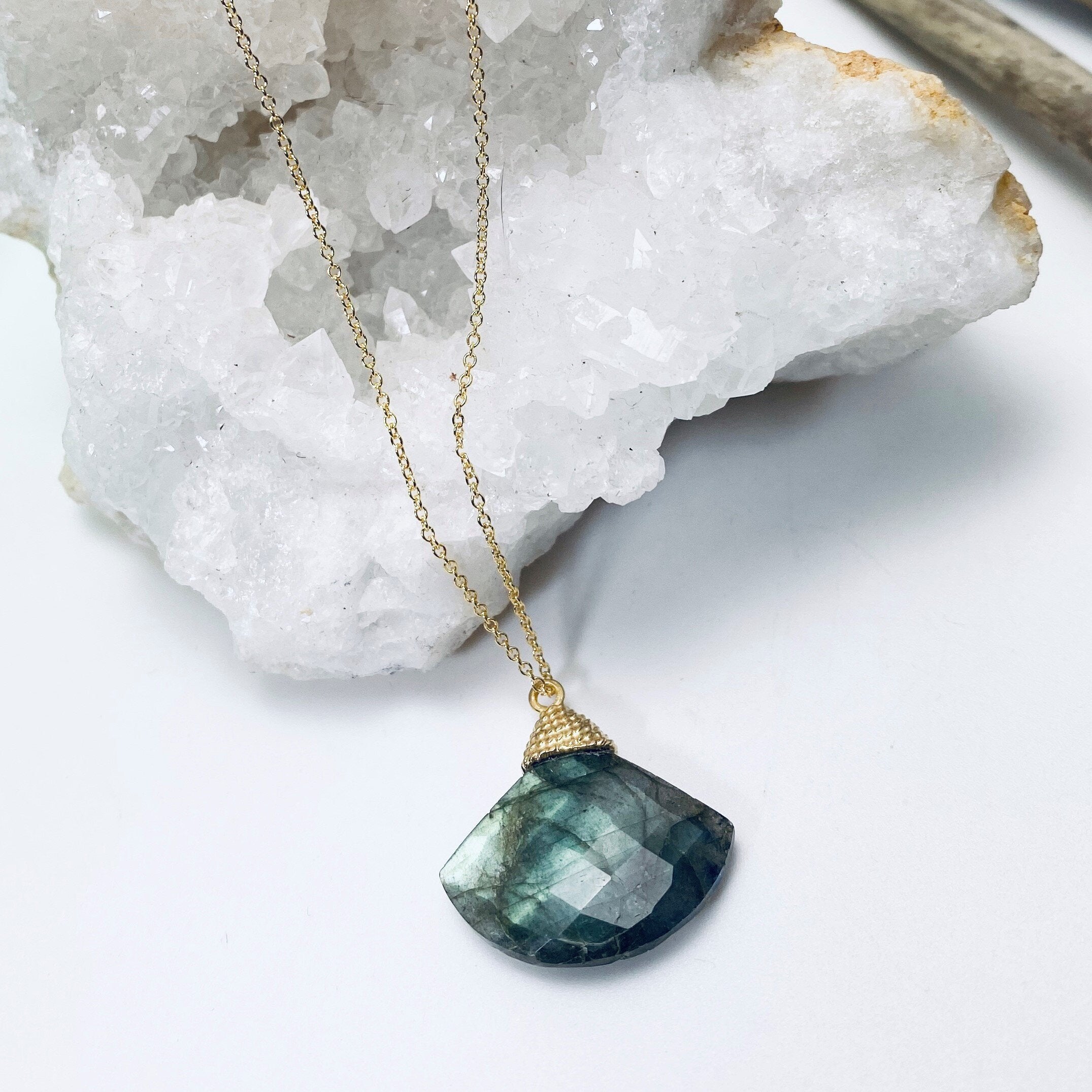 Fan Labradorite hot Pendant