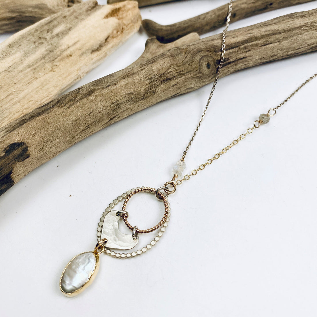 Pearl Details Necklace